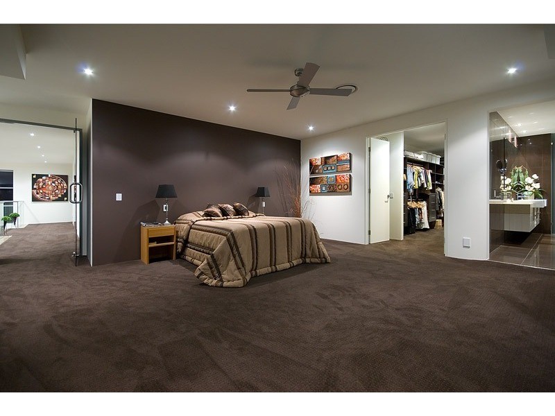 29 Royal Albert Crescent, Sovereign Islands QLD 4216