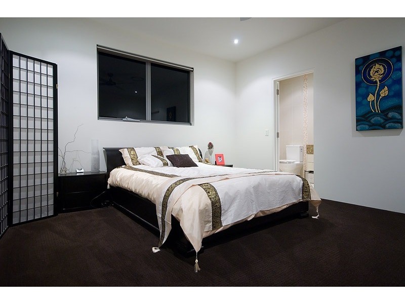 29 Royal Albert Crescent, Sovereign Islands QLD 4216