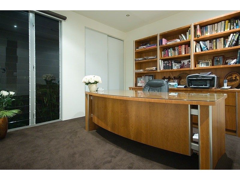 29 Royal Albert Crescent, Sovereign Islands QLD 4216