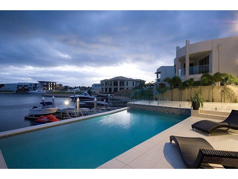 29 Royal Albert Crescent, Sovereign Islands QLD 4216