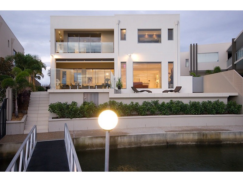 29 Royal Albert Crescent, Sovereign Islands QLD 4216