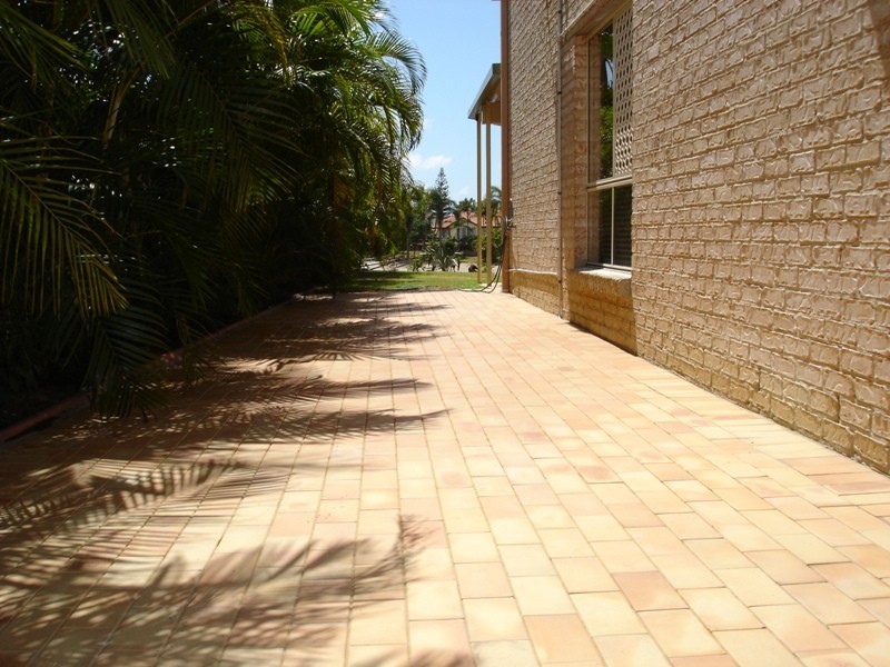 1 Huon Street, Broadbeach Waters QLD 4218
