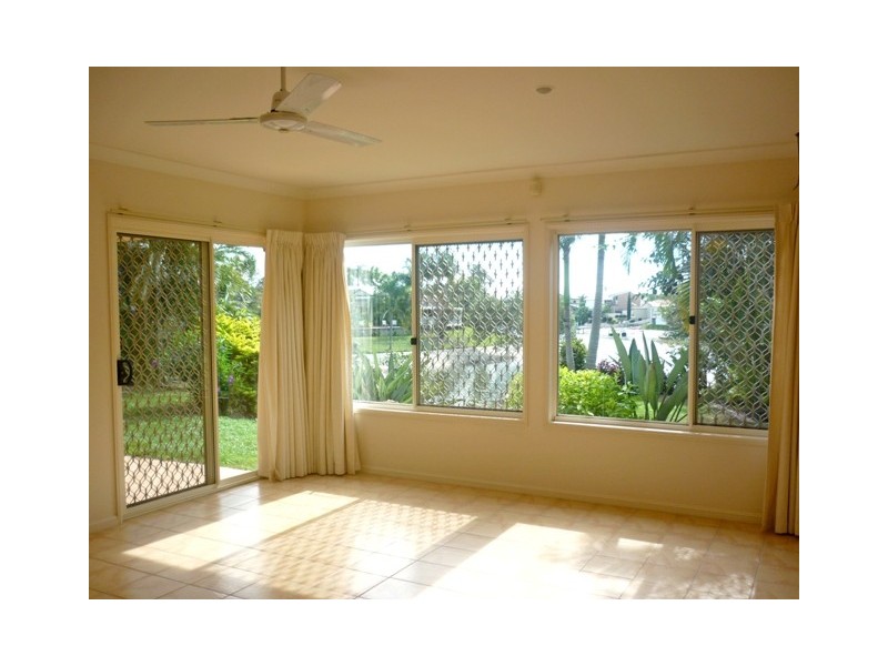1 Huon Street, Broadbeach Waters QLD 4218