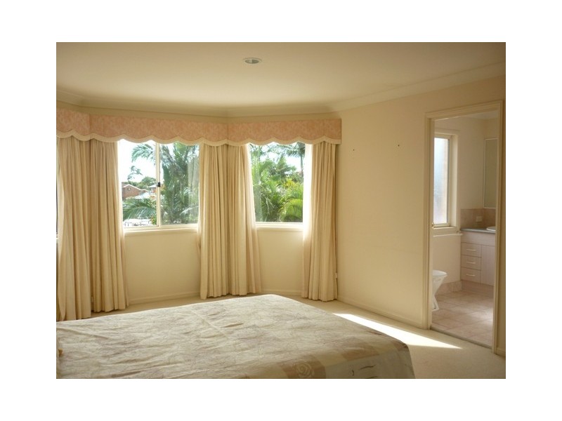 1 Huon Street, Broadbeach Waters QLD 4218