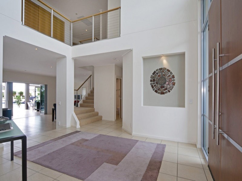 5 Regents Court, Sovereign Islands QLD 4216