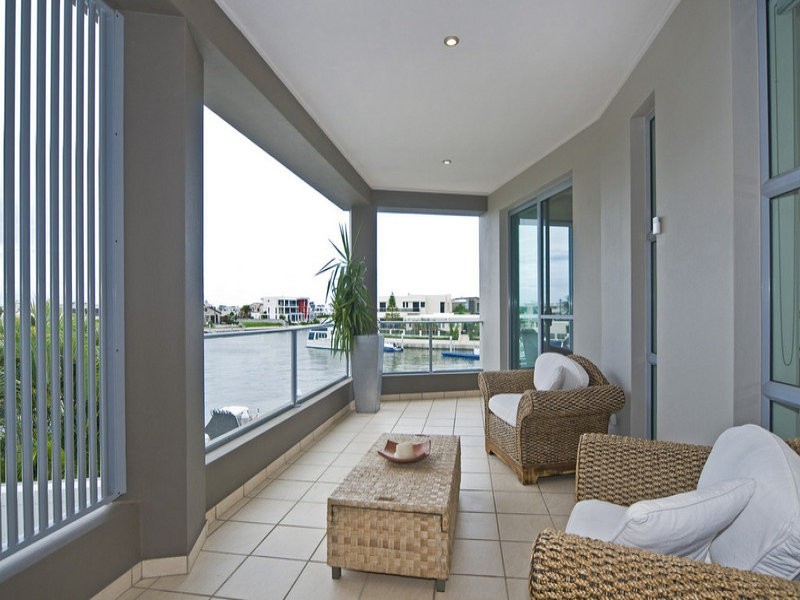 5 Regents Court, Sovereign Islands QLD 4216