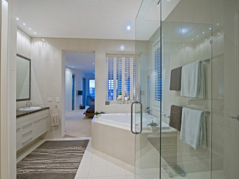 5 Regents Court, Sovereign Islands QLD 4216