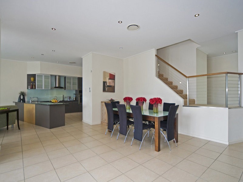 5 Regents Court, Sovereign Islands QLD 4216