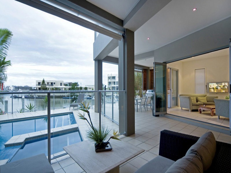 5 Regents Court, Sovereign Islands QLD 4216