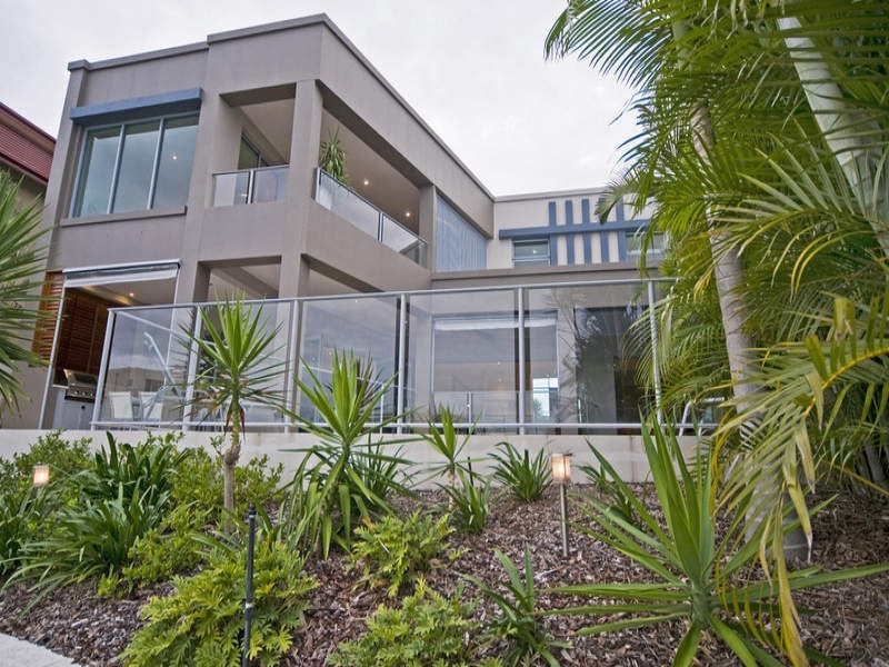 5 Regents Court, Sovereign Islands QLD 4216