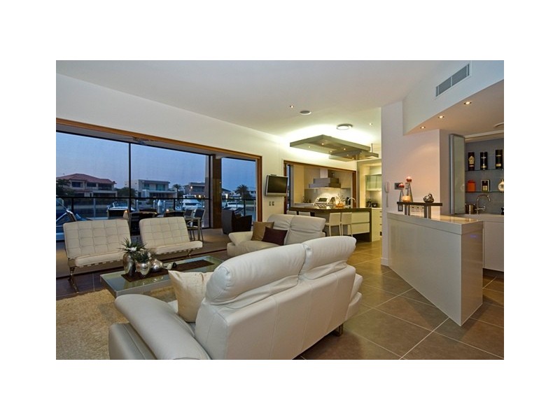 14 King Charles Drive, Sovereign Islands QLD 4216