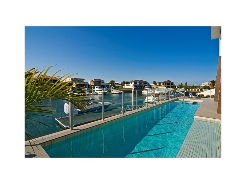 14 King Charles Drive, Sovereign Islands QLD 4216