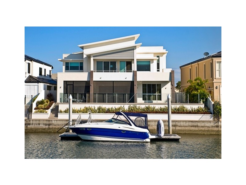 14 King Charles Drive, Sovereign Islands QLD 4216