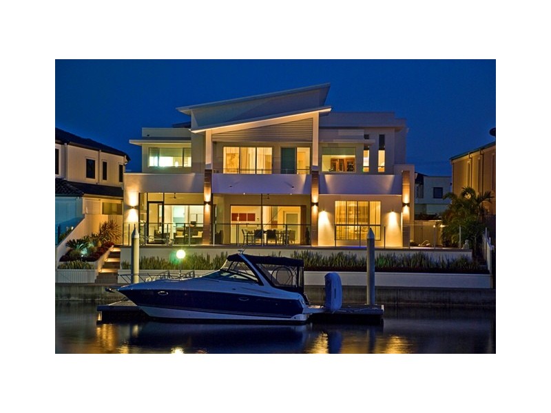 14 King Charles Drive, Sovereign Islands QLD 4216