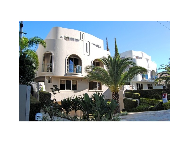 2/42 Tedder Avenue, Main Beach QLD 4217