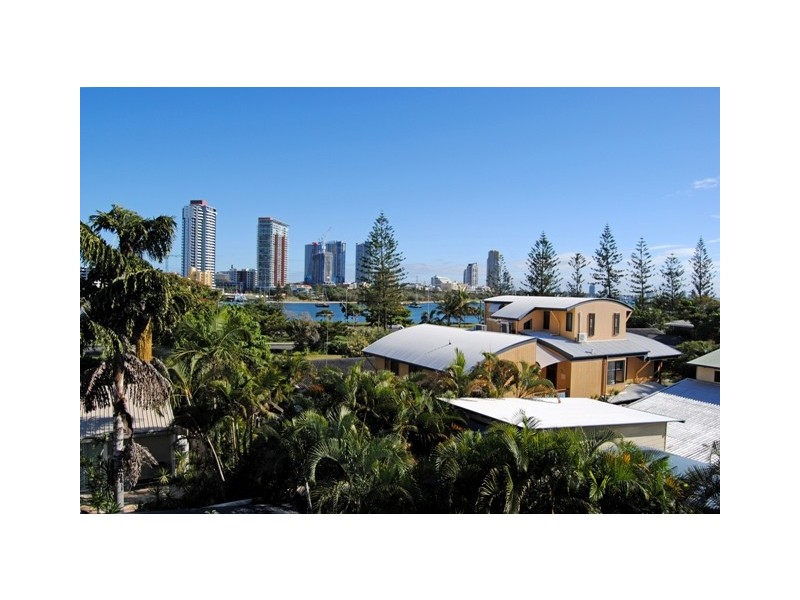 2/42 Tedder Avenue, Main Beach QLD 4217