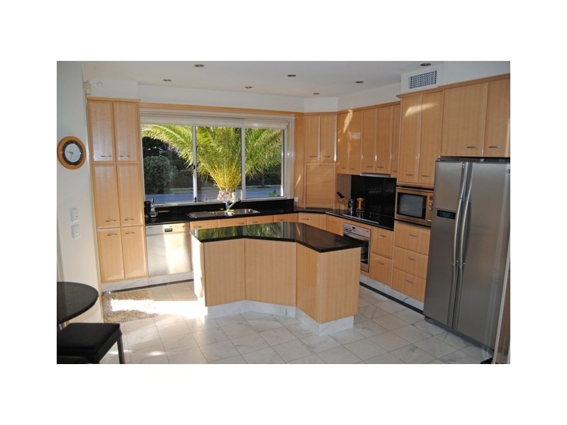 2/42 Tedder Avenue, Main Beach QLD 4217