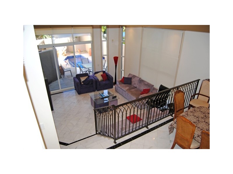 2/42 Tedder Avenue, Main Beach QLD 4217