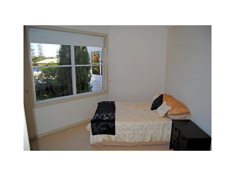2/42 Tedder Avenue, Main Beach QLD 4217