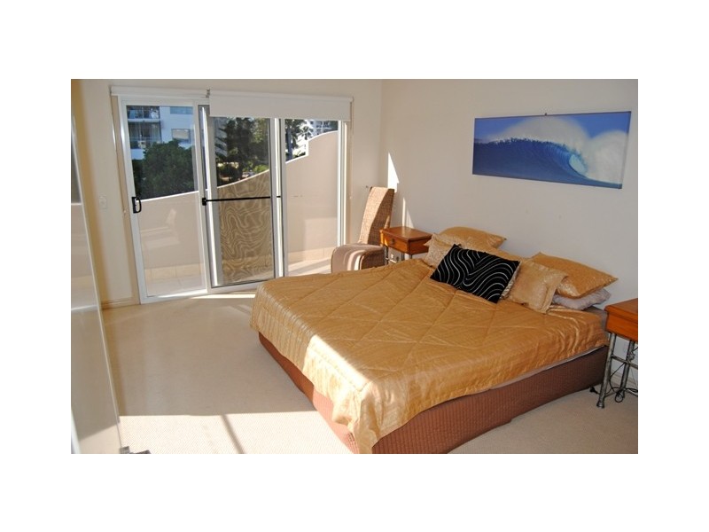 2/42 Tedder Avenue, Main Beach QLD 4217