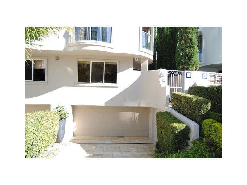 2/42 Tedder Avenue, Main Beach QLD 4217