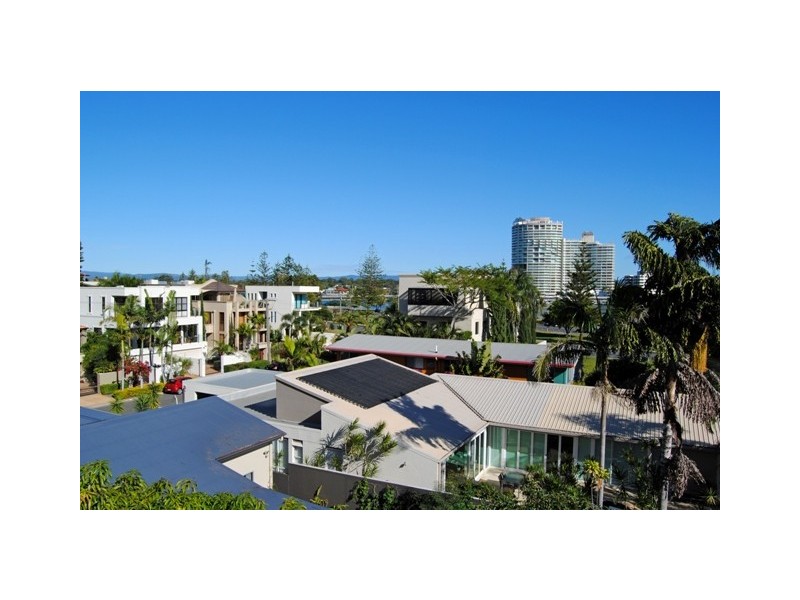 2/42 Tedder Avenue, Main Beach QLD 4217