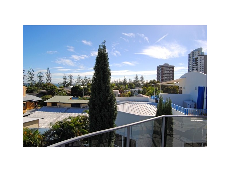 2/42 Tedder Avenue, Main Beach QLD 4217
