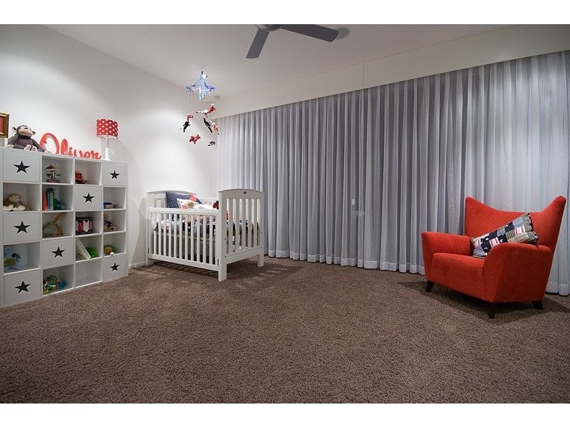 30 Royal Albert Crescent, Sovereign Islands QLD 4216