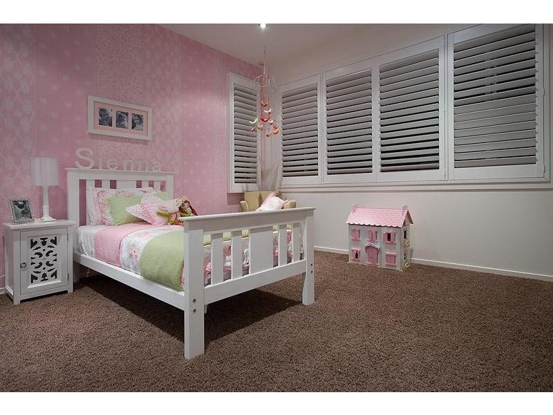 30 Royal Albert Crescent, Sovereign Islands QLD 4216