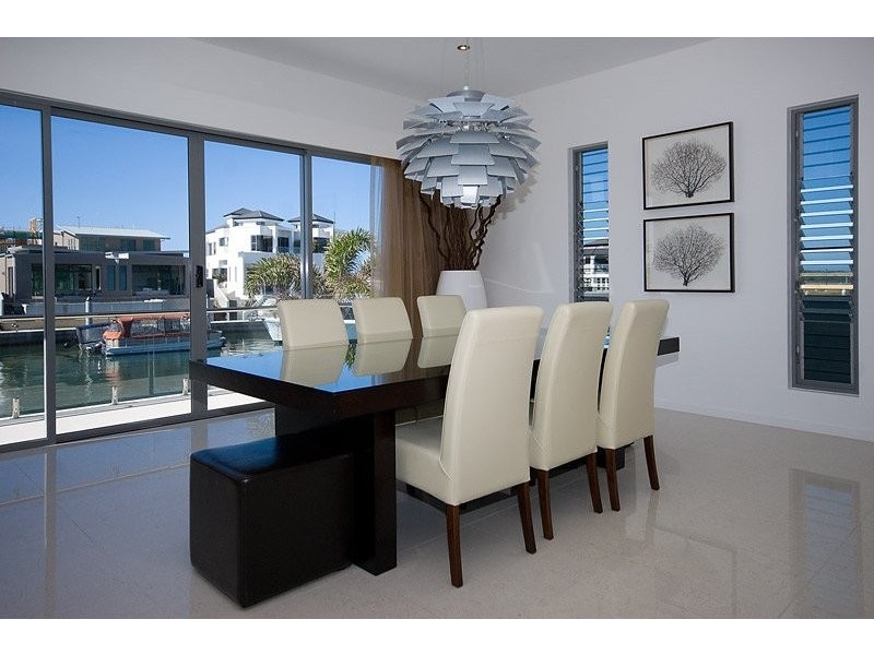 30 Royal Albert Crescent, Sovereign Islands QLD 4216