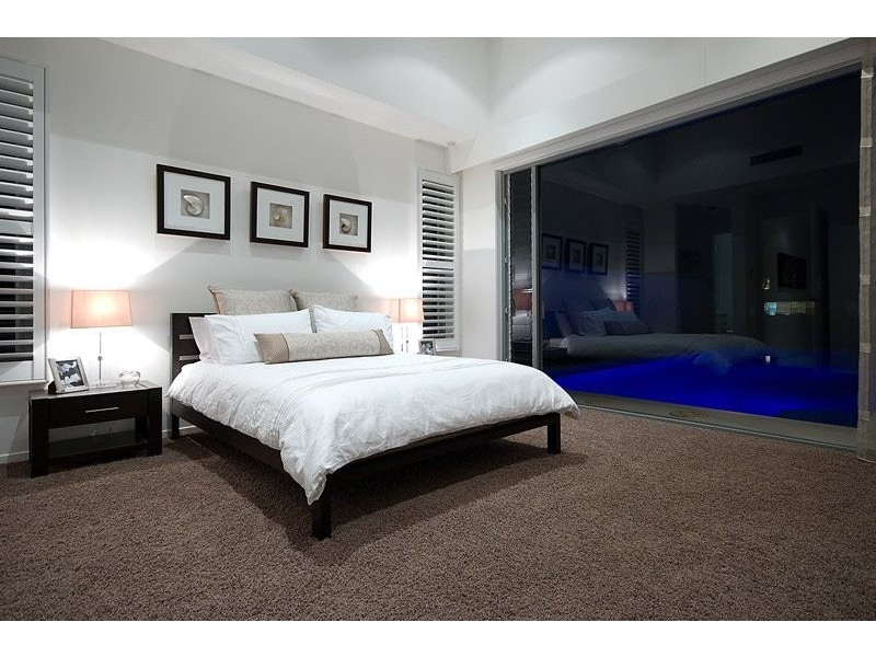 30 Royal Albert Crescent, Sovereign Islands QLD 4216