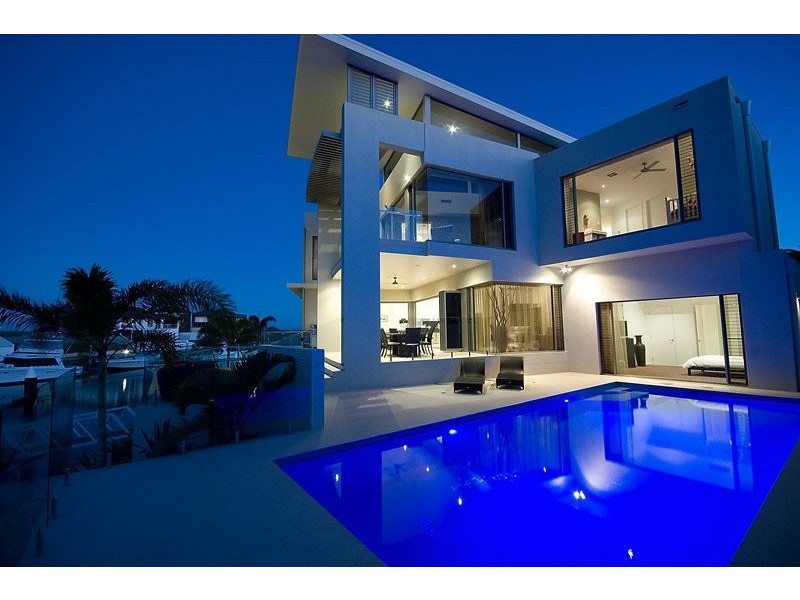 30 Royal Albert Crescent, Sovereign Islands QLD 4216