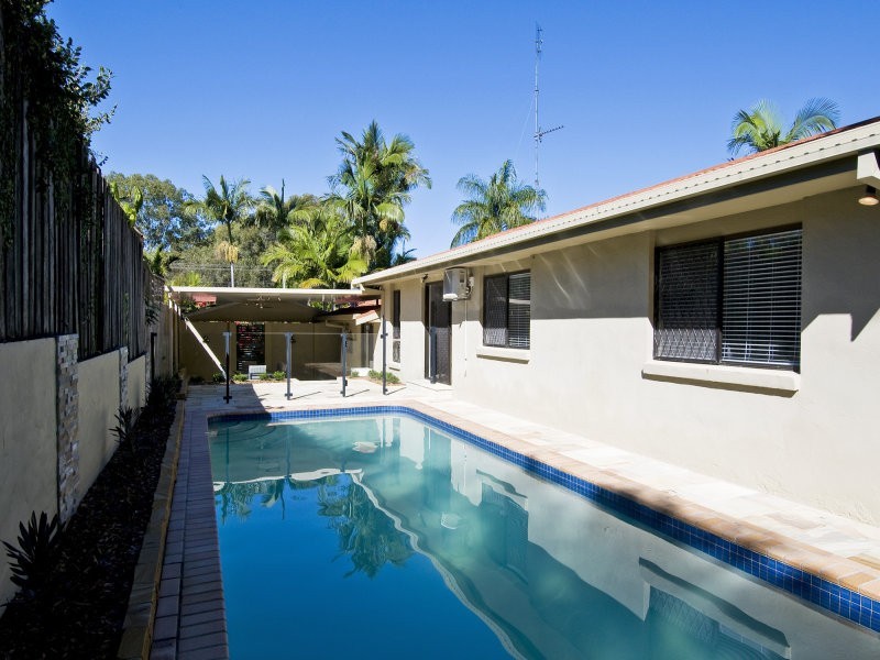 6 Evans Drive, Benowa QLD 4217