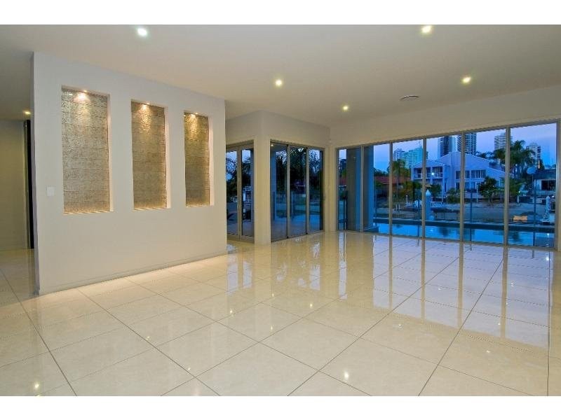 94 Commodore Drive, Paradise Waters QLD 4217