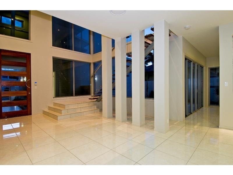 94 Commodore Drive, Paradise Waters QLD 4217