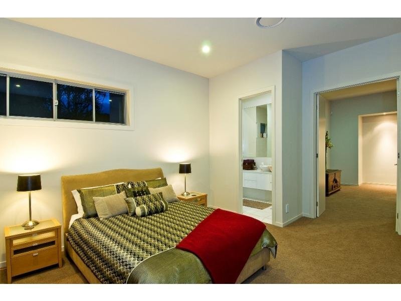 94 Commodore Drive, Paradise Waters QLD 4217