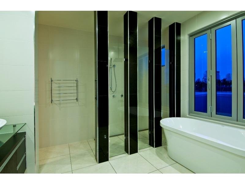 94 Commodore Drive, Paradise Waters QLD 4217