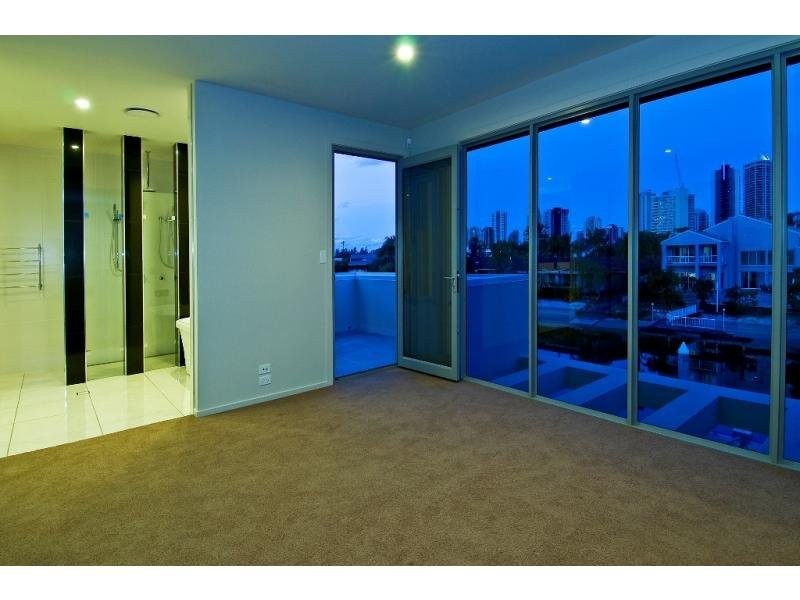 94 Commodore Drive, Paradise Waters QLD 4217