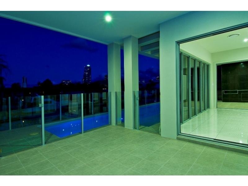 94 Commodore Drive, Paradise Waters QLD 4217