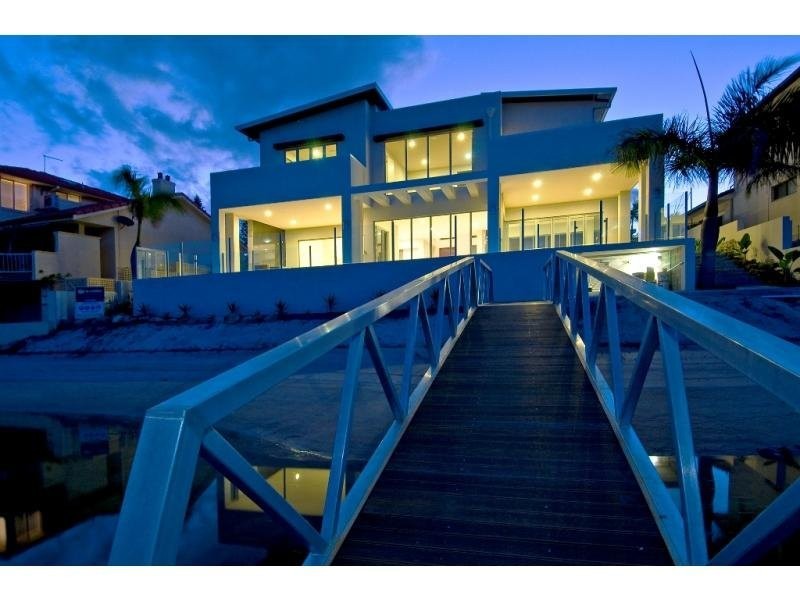 94 Commodore Drive, Paradise Waters QLD 4217