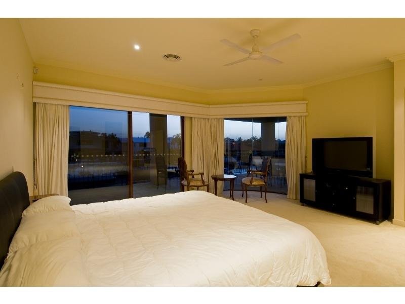14 Seafarer Court, Paradise Waters QLD 4217