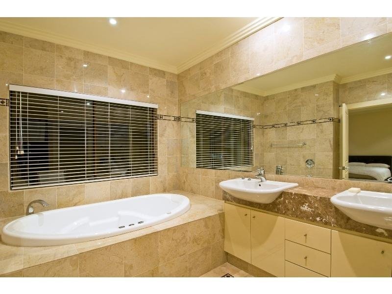 14 Seafarer Court, Paradise Waters QLD 4217