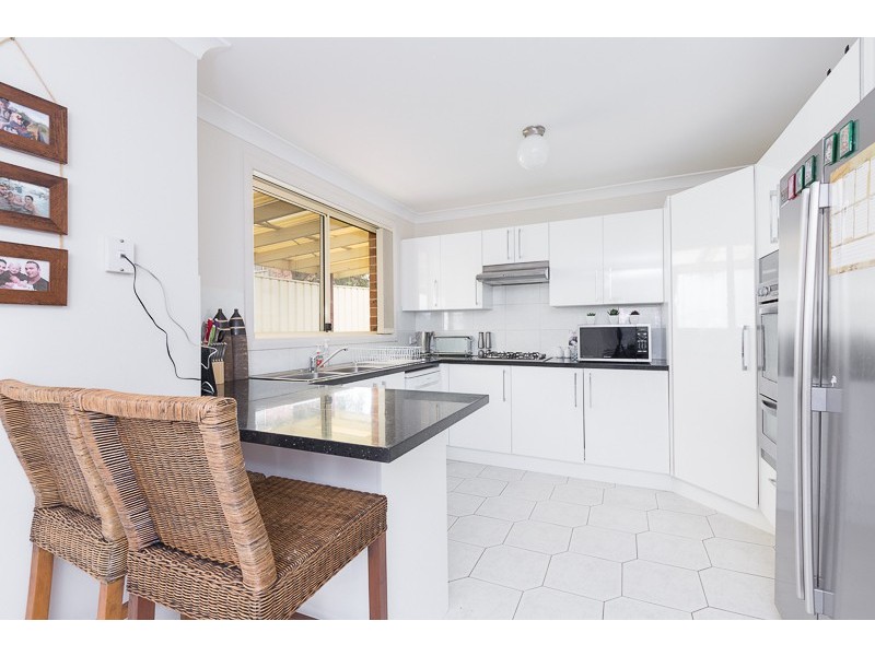 2/10 Burrill Place, Flinders NSW 2529