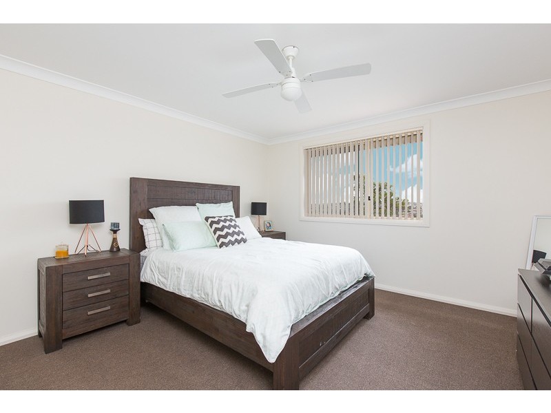 2/10 Burrill Place, Flinders NSW 2529
