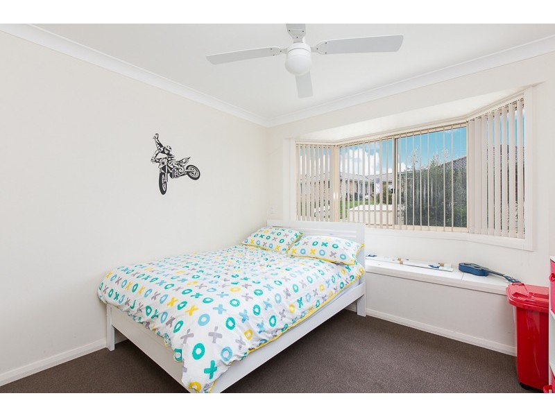 2/10 Burrill Place, Flinders NSW 2529