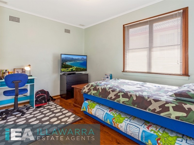213 Northcliffe Drive, Berkeley NSW 2506
