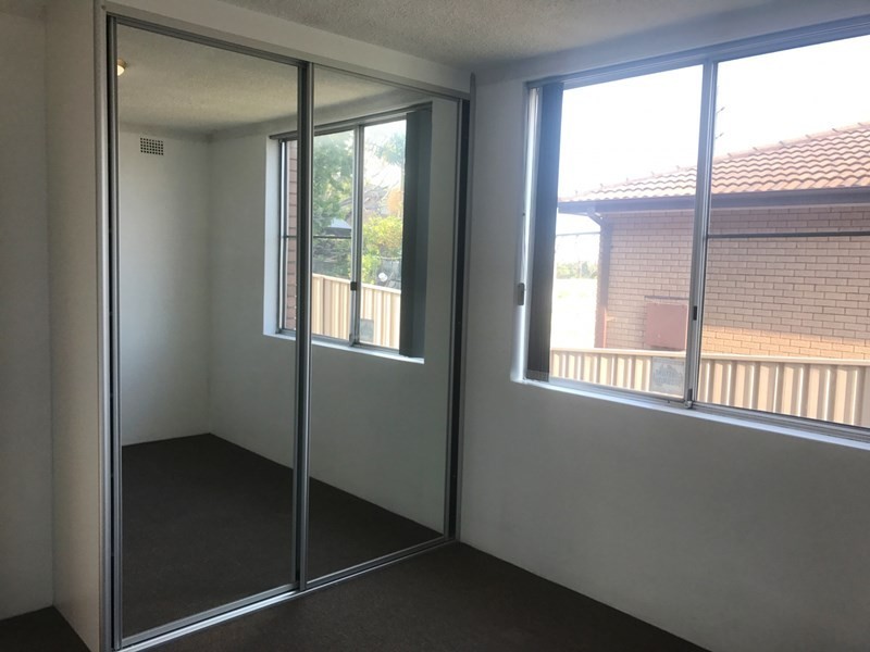 2/142 Gladstone Avenue, Coniston NSW 2500