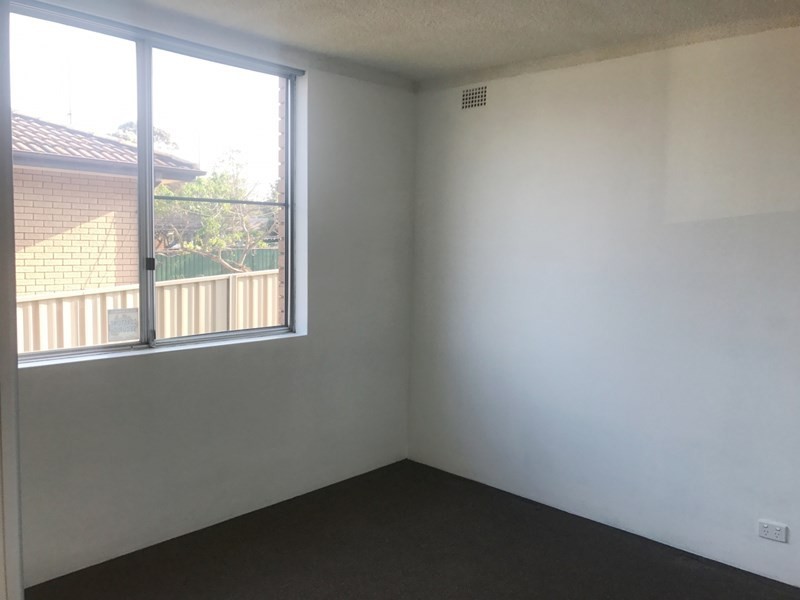 2/142 Gladstone Avenue, Coniston NSW 2500