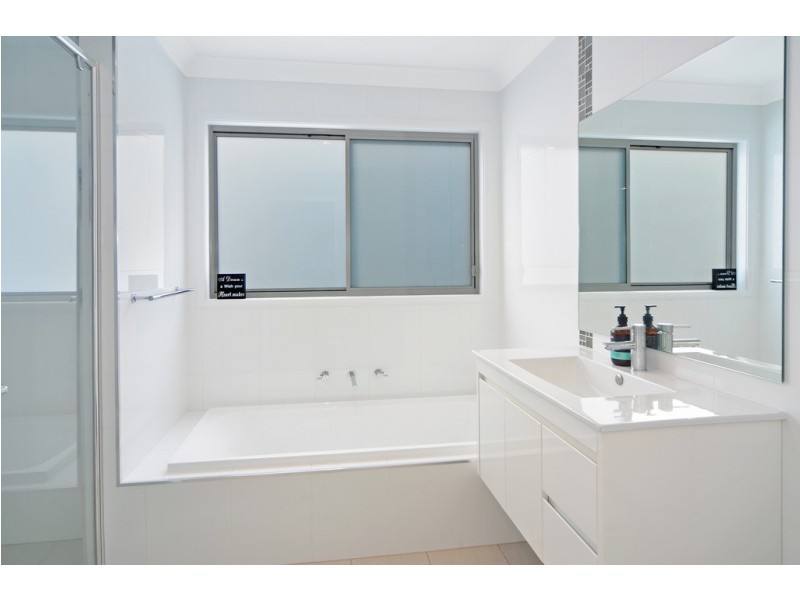 4/25 Yarle Crescent, Flinders NSW 2529