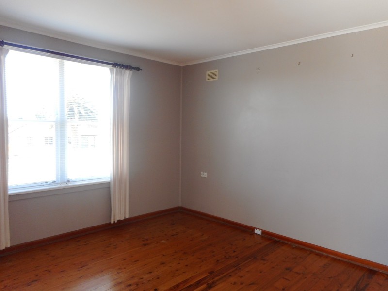 31 Madigan Boulevarde, Mount Warrigal NSW 2528